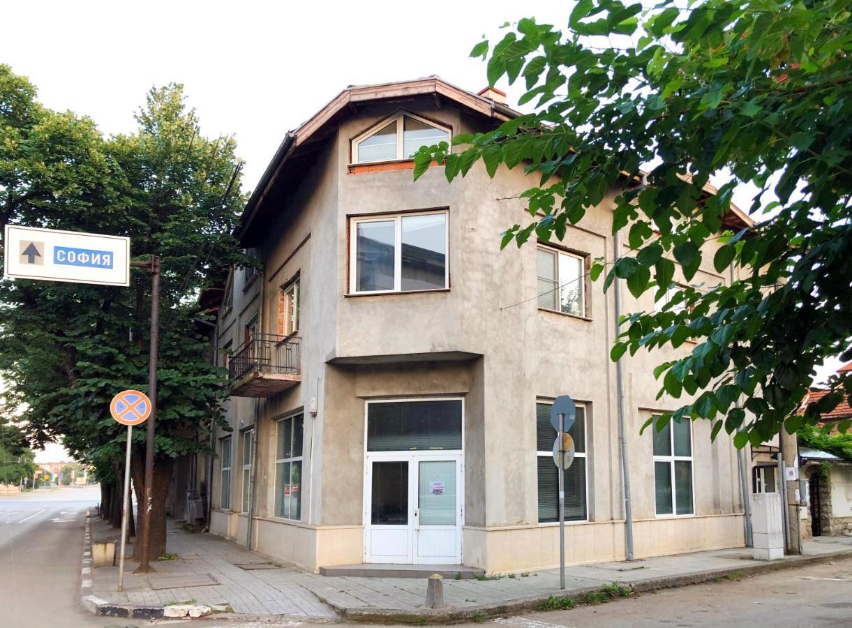 Corner House Apartment Montana Exterior photo